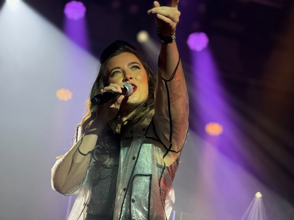 Lana Domeney - Sydney vocalist singing under purple spotlights